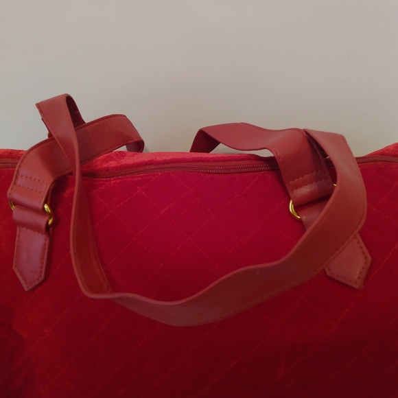 K L Red Quilted Velvet Zip Faux Leather Double Handle Travel Duffel ShoulderBag - Picture 11 of 14